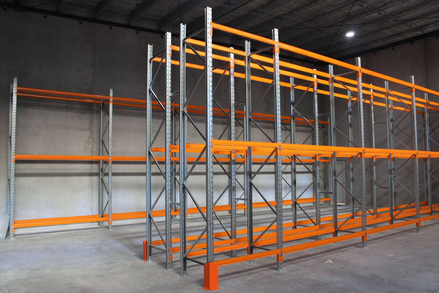 Selective pallet racking